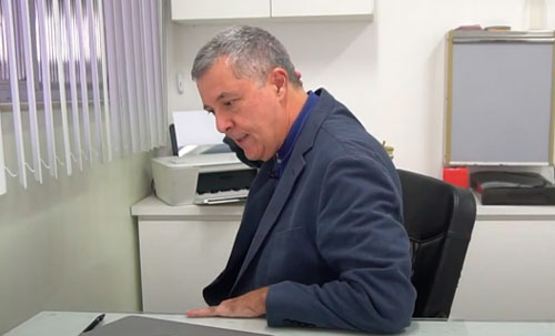 Dr. Eduardo Barreto em seu consultório fala sobre: Dor na nuca